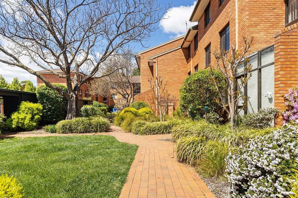 קנברה Oxley Court Serviced Apartments מראה חיצוני תמונה