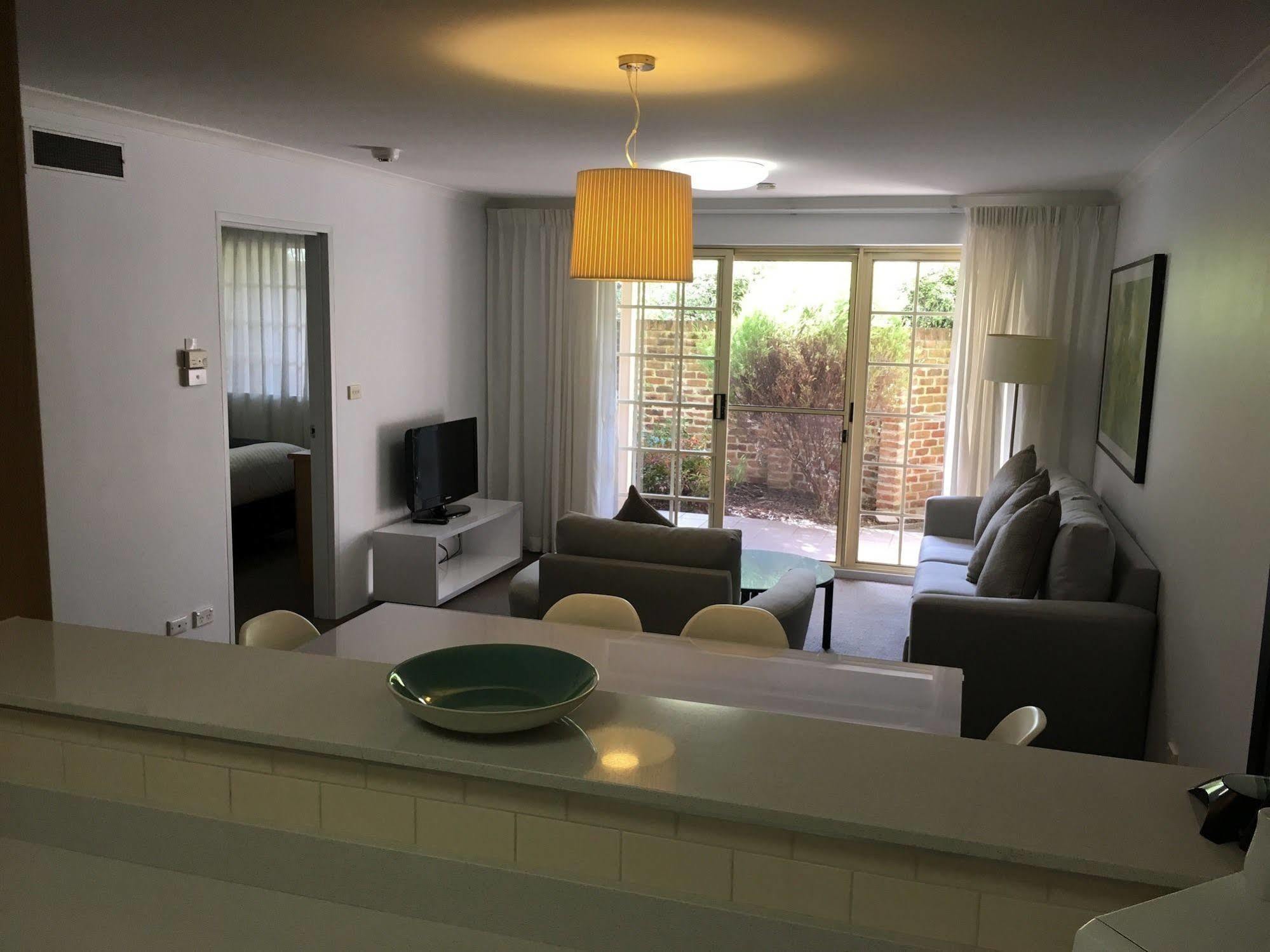 קנברה Oxley Court Serviced Apartments מראה חיצוני תמונה