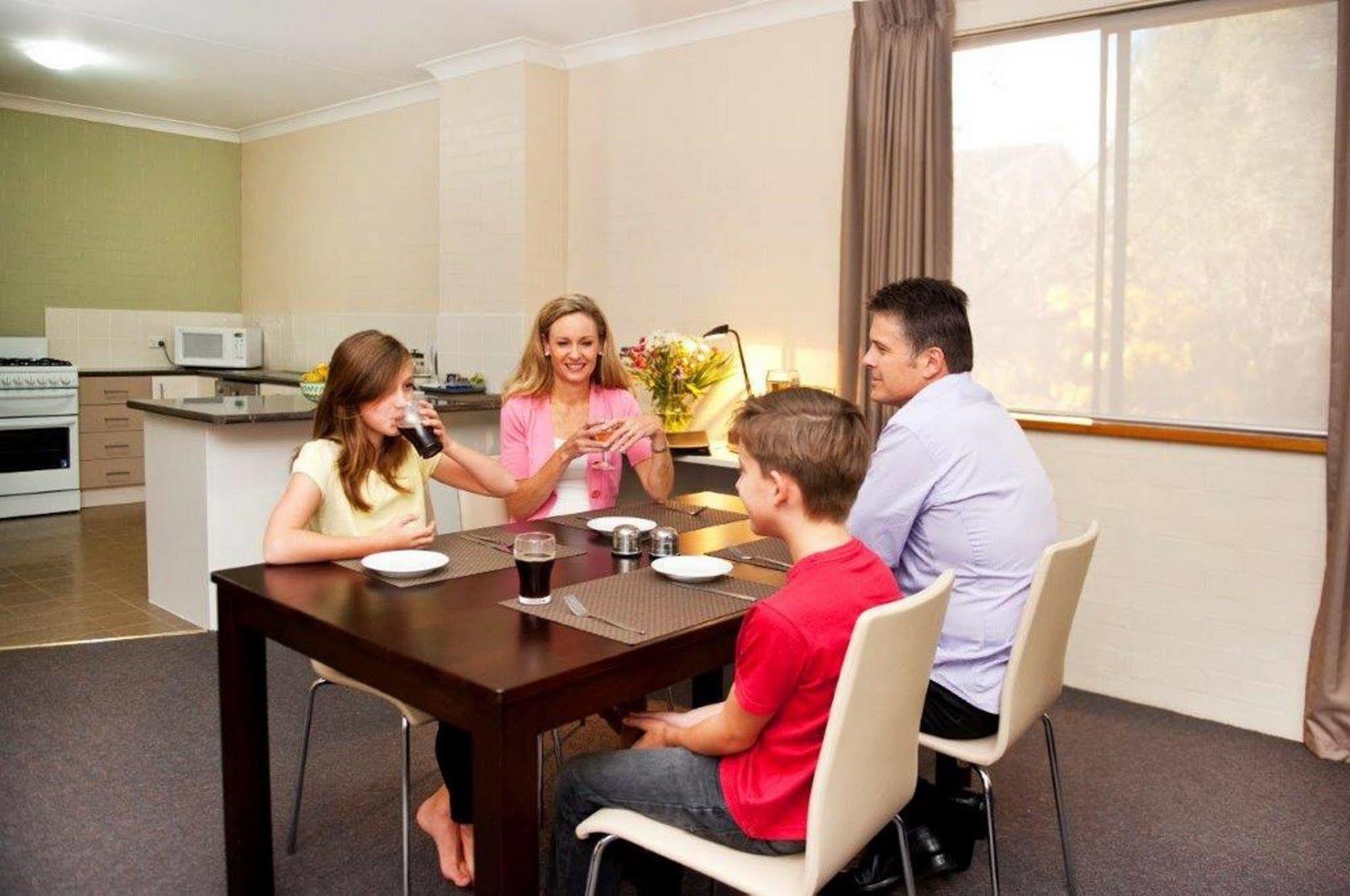 קנברה Oxley Court Serviced Apartments מראה חיצוני תמונה